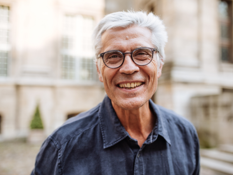 come mantenere denti e gengive in salute dopo i 60 anni